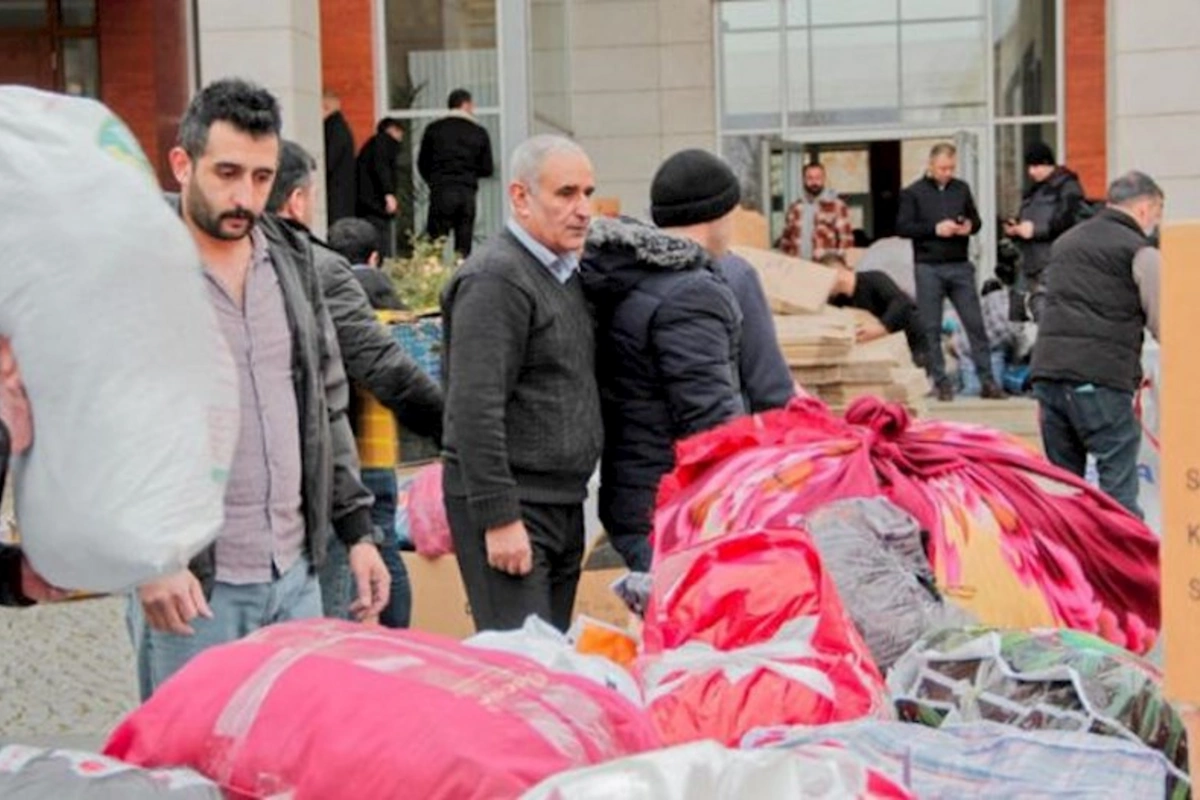 Naxçıvandan Türkiyəyə yardım aparan ilk TIR yola düşdü