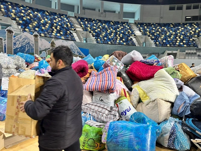 Bakıda Türkiyə üçün yardım edənlərin izdihamı — FOTOLAR