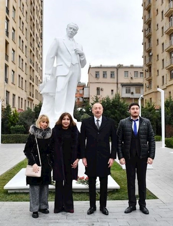 Prezident bəstəkar Tofiq Quliyevin abidəsinin açılışında — FOTO Prezident bəstəkar Tofiq Quliyevin abidəsinin açılışında — FOTO