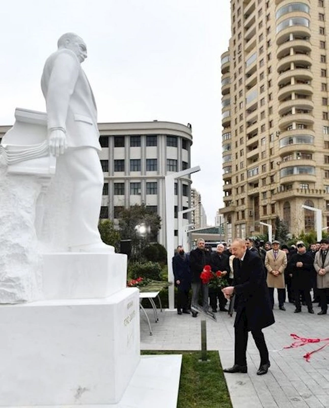 Prezident bəstəkar Tofiq Quliyevin abidəsinin açılışında — FOTO Prezident bəstəkar Tofiq Quliyevin abidəsinin açılışında — FOTO