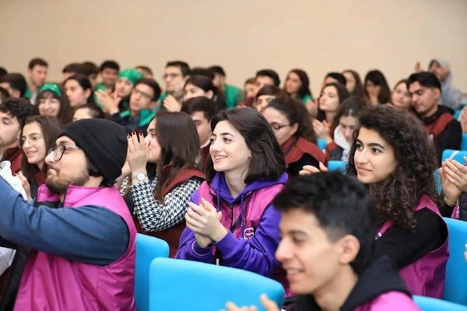 Gənc Liderlər üçün Qış Universitetinin beşinci günü başa çatıb Gənc Liderlər üçün Qış Universitetinin beşinci günü başa çatıb
