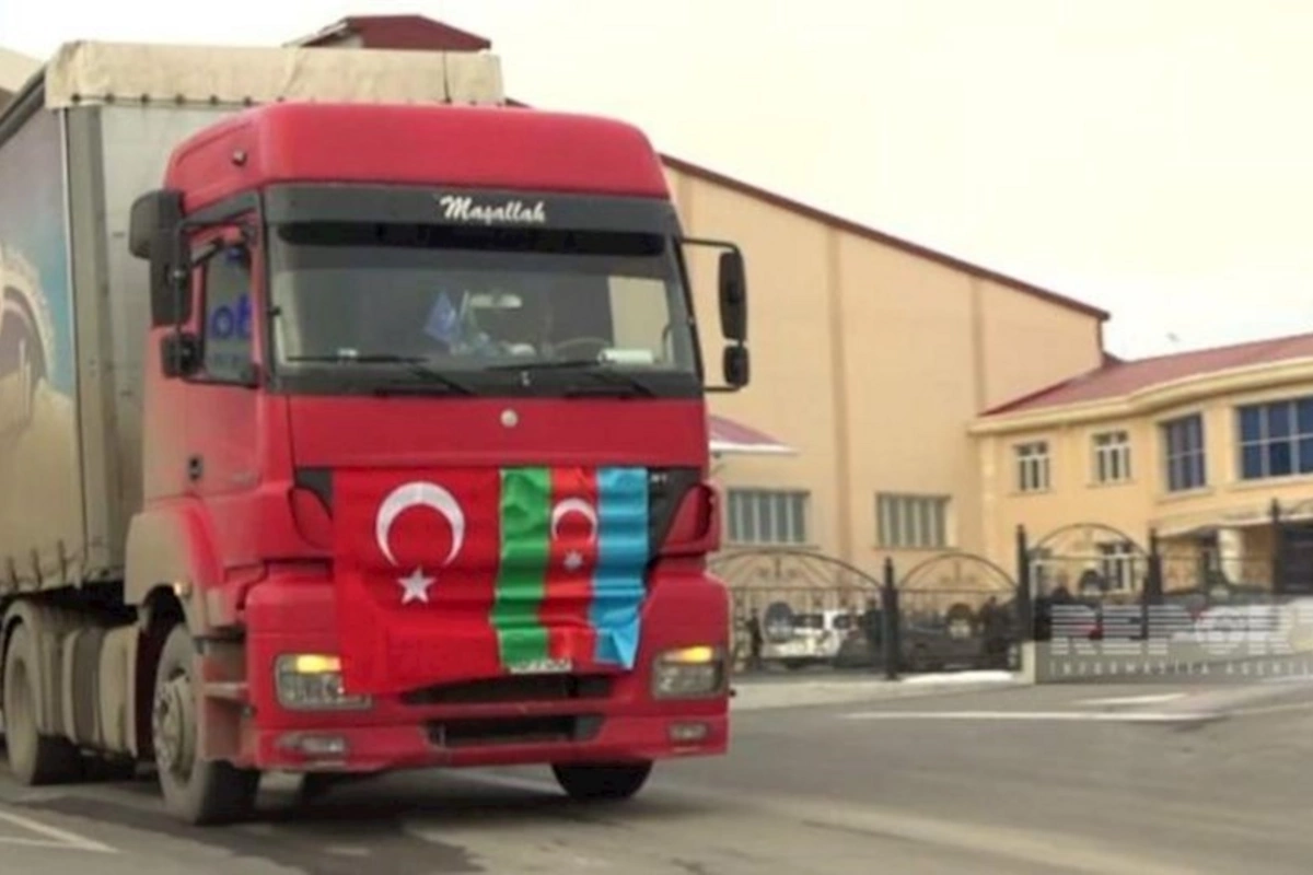 Naxçıvandan daha 10 TIR yardım Türkiyəyə göndərilib