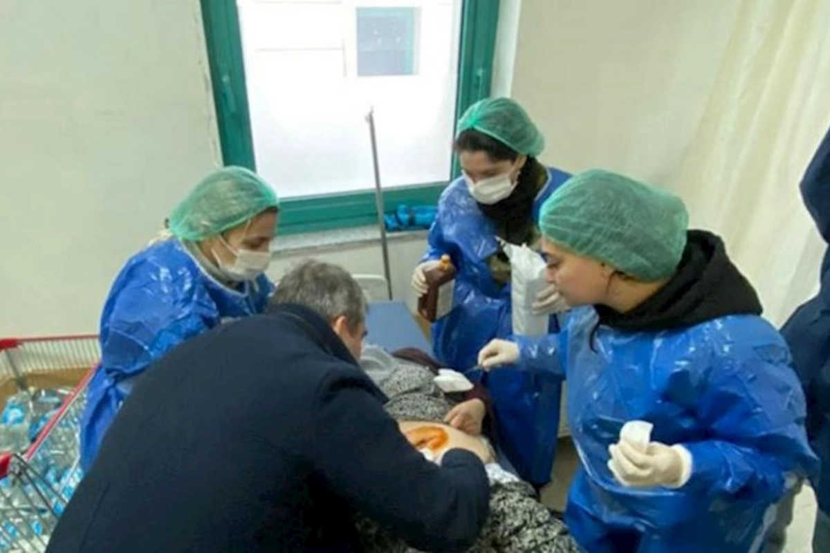Azərbaycanın hərbi həkimləri Kahramanmaraşda 10 nəfəri əməliyyat edib