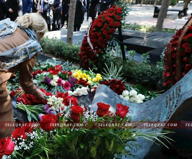 Rüstəm İbrahimbəyovun qəbirüstü abidəsinin açılışı oldu — FOTO
