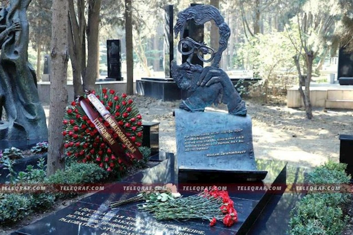 Rüstəm İbrahimbəyovun qəbirüstü abidəsinin açılışı oldu — FOTO