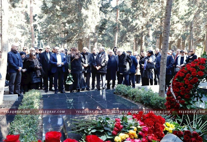 Rüstəm İbrahimbəyovun qəbirüstü abidəsinin açılışı oldu — FOTO