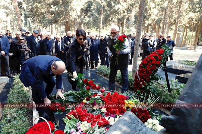 Rüstəm İbrahimbəyovun qəbirüstü abidəsinin açılışı oldu — FOTO
