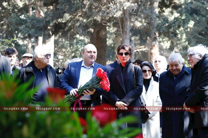 Rüstəm İbrahimbəyovun qəbirüstü abidəsinin açılışı oldu — FOTO