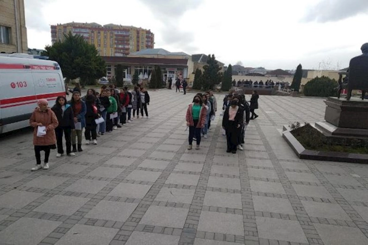 DİM: İmtahan keçirilən binanın arxa pəncərəsindən 2 nəfər kənar şəxs daxil olmağa cəhd edib