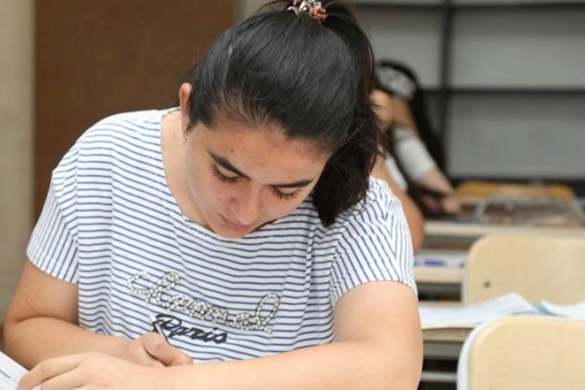 DİM tam orta təhsil səviyyəsi üzrə buraxılış imtahanı keçirib