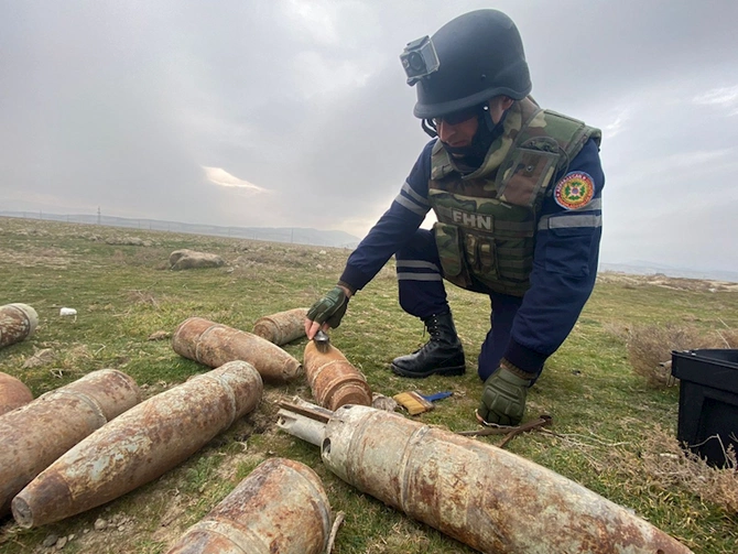 Giləzidə hərbi sursat aşkar edildi – FOTO Giləzidə hərbi sursat aşkar edildi – FOTO