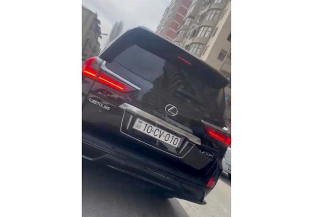 Bakıda bahalı nömrəli maşında evli xanımlara sataşan manyak peyda olub — ÖZƏL GÖRÜNTÜLƏR...