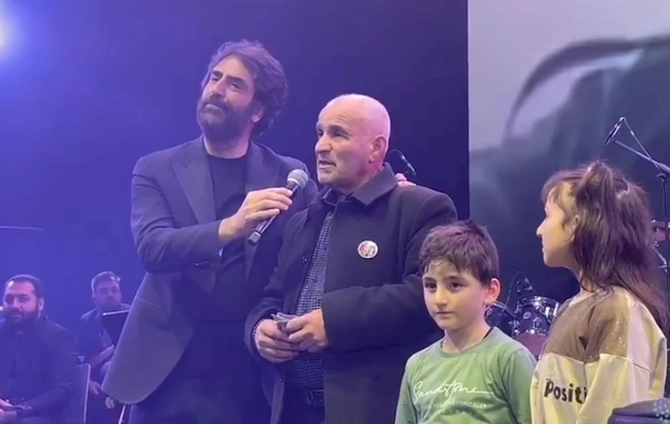 Mahsunun konsertində şəhid Anarın ifası... — VİDEO Mahsunun konsertində şəhid Anarın ifası... — VİDEO