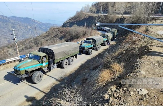 Rus sülhməramlılarının növbəti avtomobilləri Xankəndi-Laçın yolundan maneəsiz keçdi — FOTOLAR
