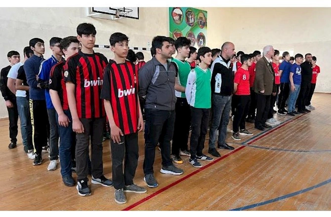 Salyanda Heydər Əliyevin 100 illik yubileyinə həsr edilmiş voleybol turniri keçirilib — FOTOLAR Salyanda Heydər Əliyevin 100 illik yubileyinə həsr edilmiş voleybol turniri keçirilib — FOTOLAR