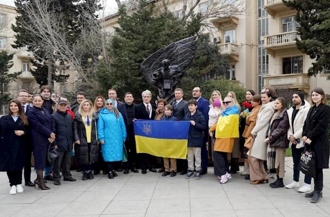 Viktor Yuşşenko Ukraynanın ali mükafatını Əlibala Məhərrəmzadəyə təqdim etdi — FOTO Viktor Yuşşenko Ukraynanın ali mükafatını Əlibala Məhərrəmzadəyə təqdim etdi — FOTO