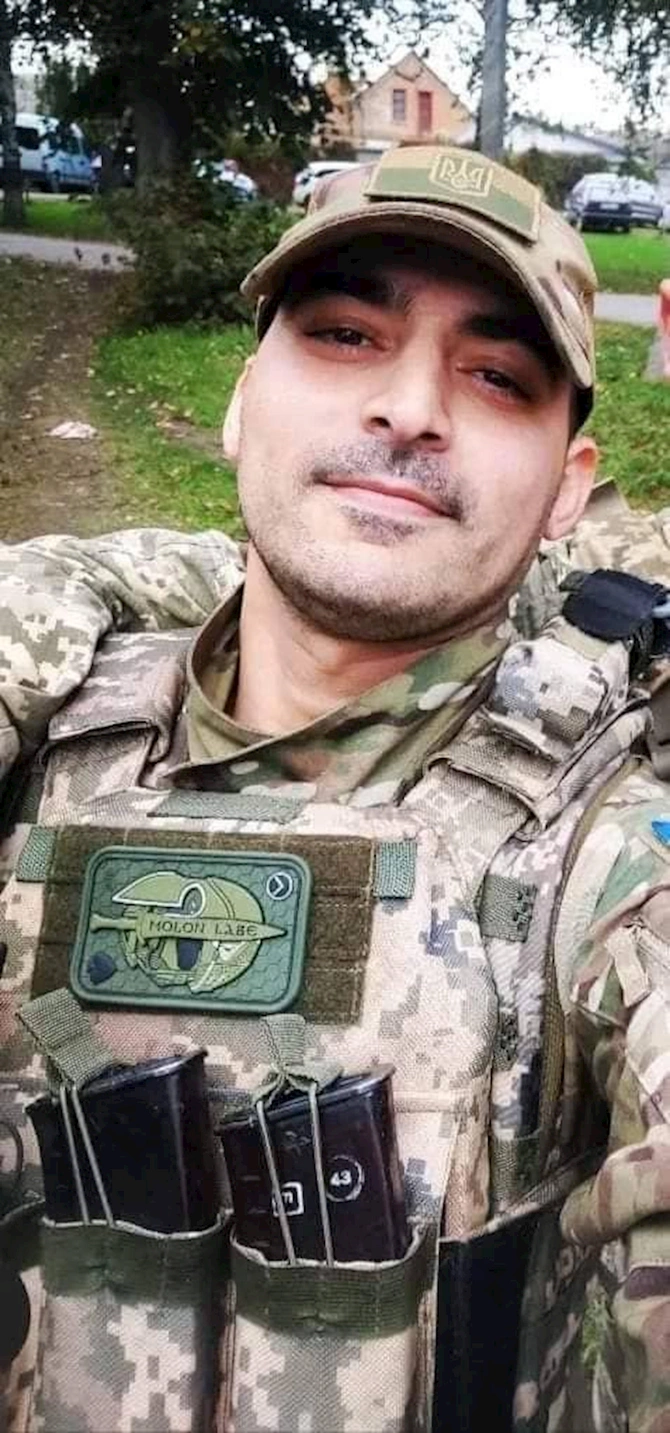 Ukraynada həlak olan Qarabağ şəhidinin oğlunun nəşi Azərbaycana yola salınıb — FOTO Ukraynada həlak olan Qarabağ şəhidinin oğlunun nəşi Azərbaycana yola salınıb — FOTO