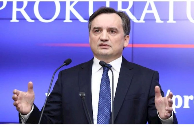 Nazir belində silahla görüntülənməsindən danışdı: Maşında qoya bilmədim... — FOTO Nazir belində silahla görüntülənməsindən danışdı: Maşında qoya bilmədim... — FOTO