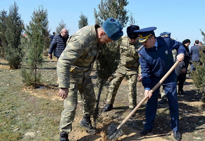 Azərbaycan Ordusunda ağacəkmə aksiyaları keçirilib — FOTO Azərbaycan Ordusunda ağacəkmə aksiyaları keçirilib — FOTO
