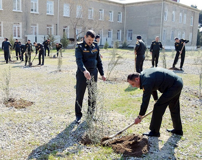 Azərbaycan Ordusunda ağacəkmə aksiyaları keçirilib — FOTO Azərbaycan Ordusunda ağacəkmə aksiyaları keçirilib — FOTO