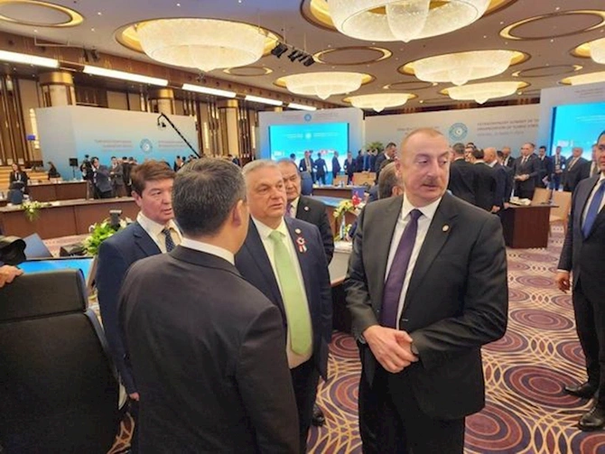 İlham Əliyevin TDT liderləri ilə səmimi söhbəti — FOTOLAR İlham Əliyevin TDT liderləri ilə səmimi söhbəti — FOTOLAR