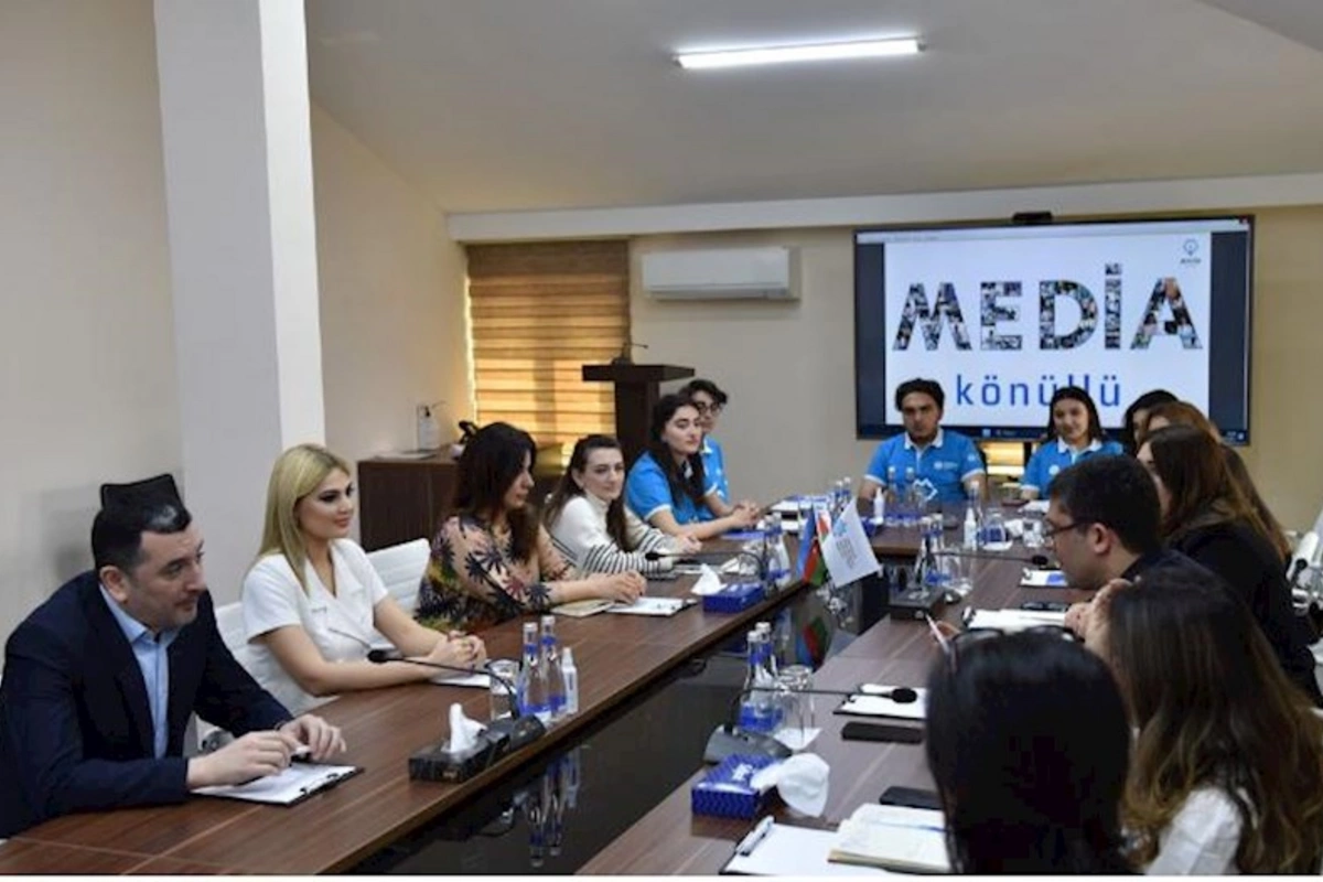 Əhməd İsmayılov MEDİA könüllüləri ilə görüşüb — FOTOLAR