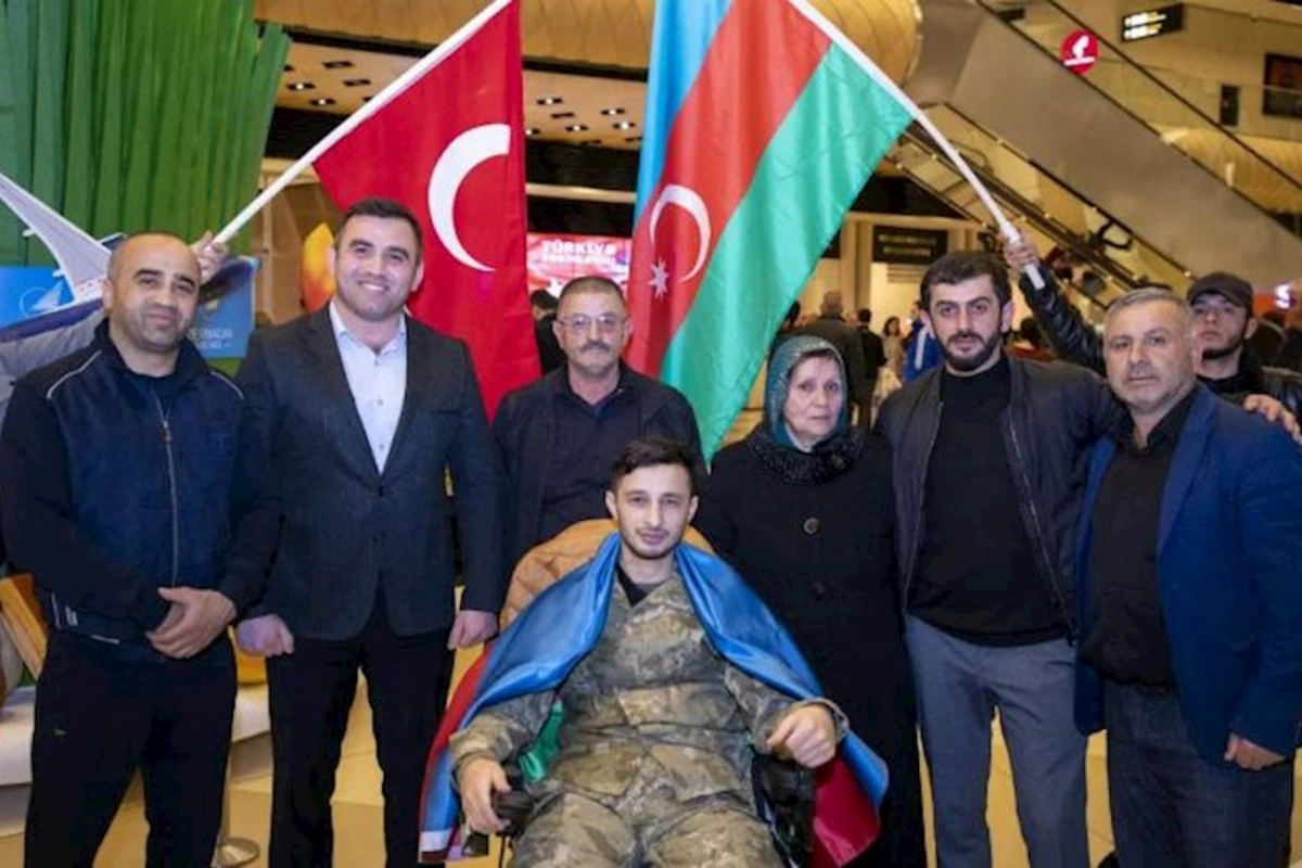 Türkiyədə müalicə alan qazi Azərbaycana qayıtdı