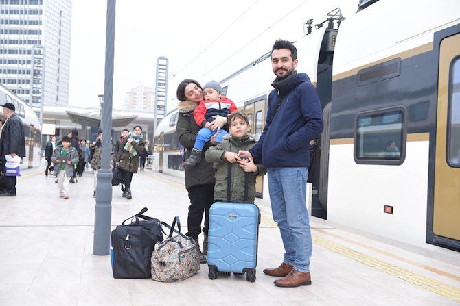 Bakı-Qəbələ-Bakı marşrutu üzrə ilk sürətli sərnişin qatarı yola düşdü — FOTO Bakı-Qəbələ-Bakı marşrutu üzrə ilk sürətli sərnişin qatarı yola düşdü — FOTO