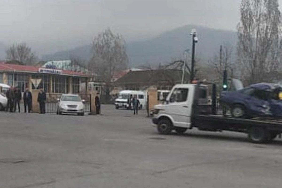 Oğuzda avtomobil aşıb, 2 nəfər xəsarət alıb — FOTO