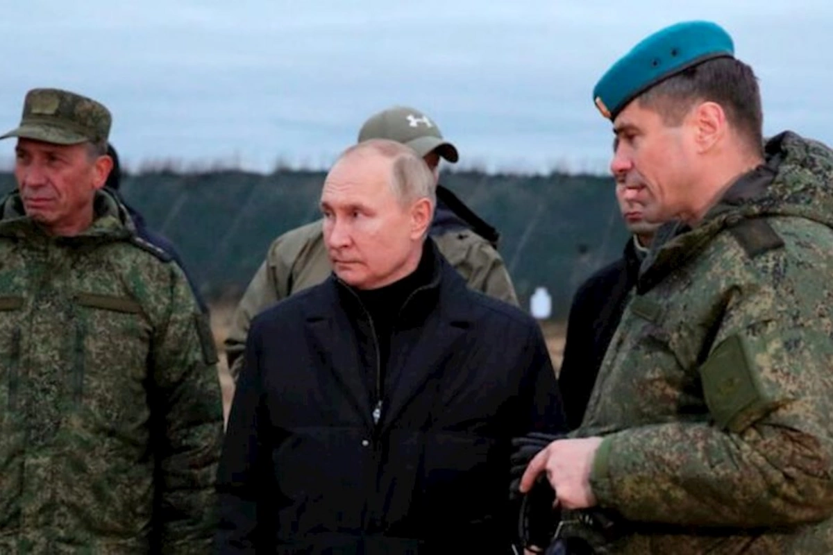 Putin helikopterlə Ukraynaya gəldi — Mariupolda sakinlərlə görüşdü