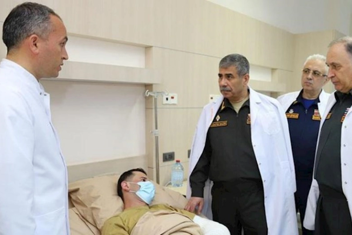 Zakir Həsənov təxribat nəticəsində yaralanan hərbçilərin son durumu ilə maraqlanıb
