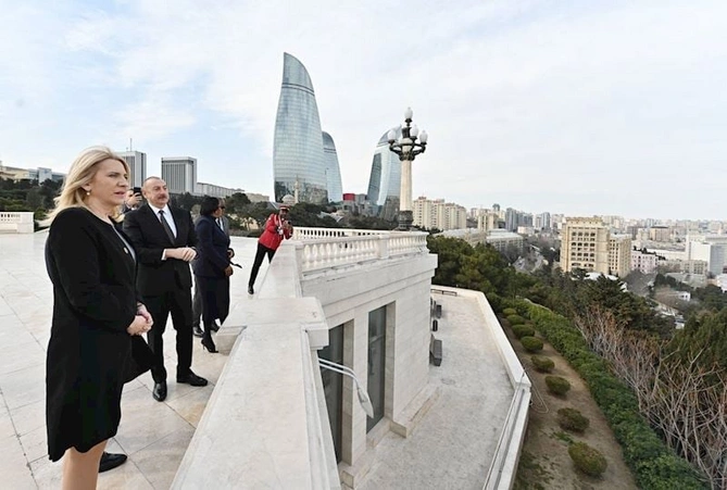 Prezident qonaqlarla Dağüstü parkda — FOTOLAR Prezident qonaqlarla Dağüstü parkda — FOTOLAR