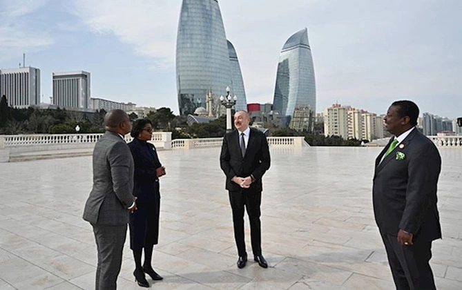 Prezident qonaqlarla Dağüstü parkda — FOTOLAR Prezident qonaqlarla Dağüstü parkda — FOTOLAR