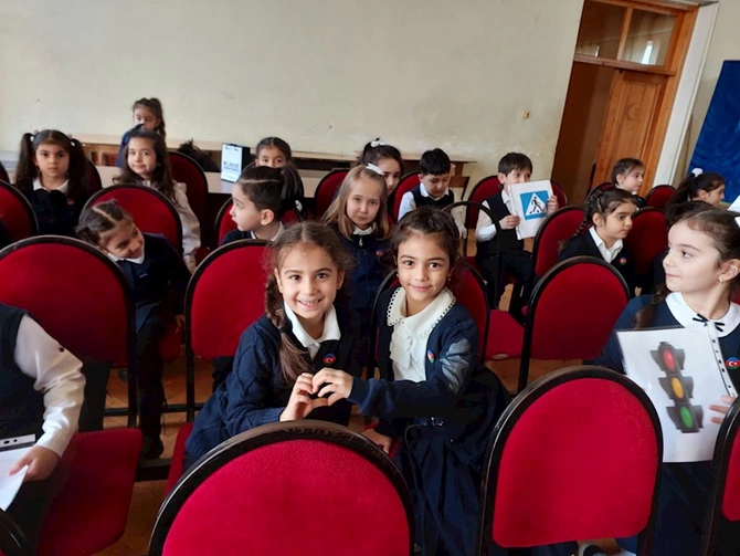 “Uşaqlar yol hərəkət qaydalarını necə bilirlər?” mövzusunda tədbir keçirilib — FOTO