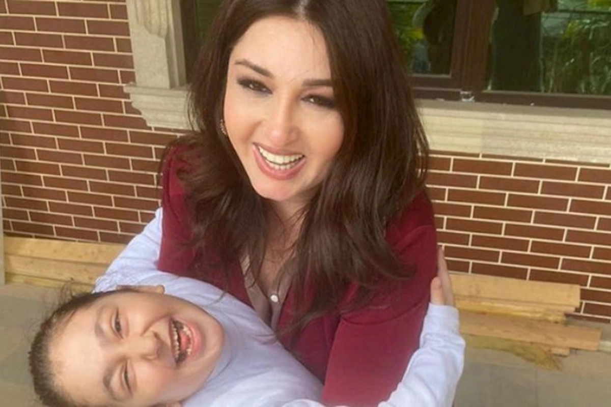 Dilarə “Toppuş bacı”nın qızı ilə... — FOTOLAR