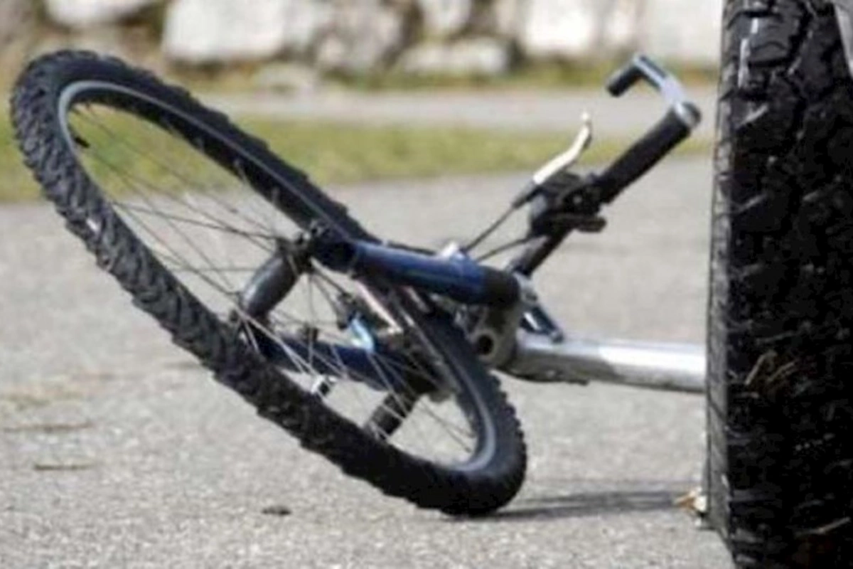 Naxçıvanda avtomobil velosiped sürən uşaqları vurub