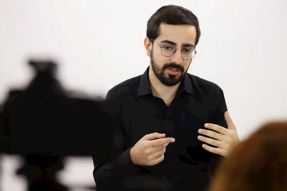 Fərid Pərdəşünas: “Xaricə gedib, bu malları ala bilən adamı gömrük saxlamalı deyil, o, gömrüyü saxlamalıdır”