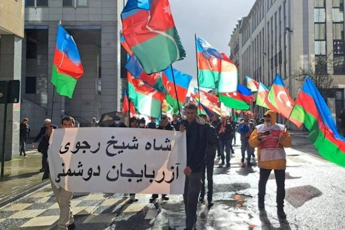 Brüsseldə azərbaycanlılar İranla bağlı bəyanat qəbul etdilər — FOTOLAR