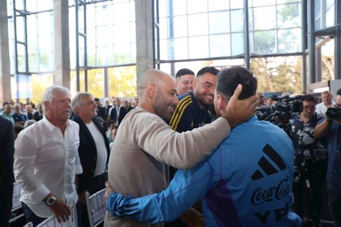 Yeni idman bazasına Lionel Messinin adı verildi — FOTO Yeni idman bazasına Lionel Messinin adı verildi — FOTO