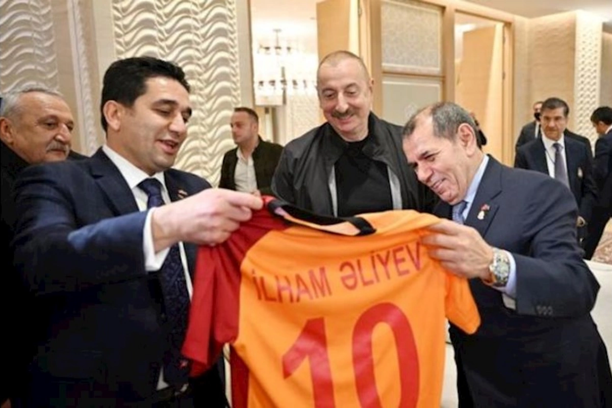 “Qalatasaray” futbol klubunun rəhbəri Prezident İlham Əliyevə xatirə hədiyyələri tədqim edib — FOTOLAR