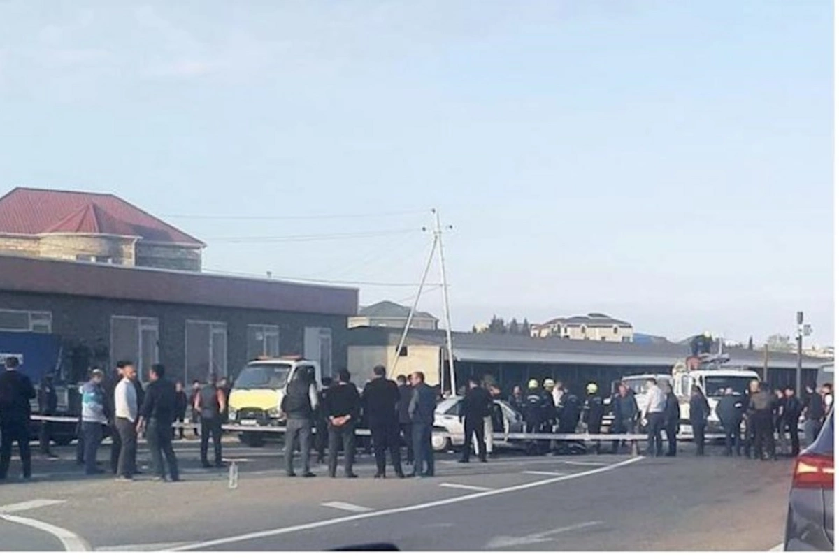 Sarayda minik maşını ilə yük avtomobili toqquşdu: Ölənlər var
