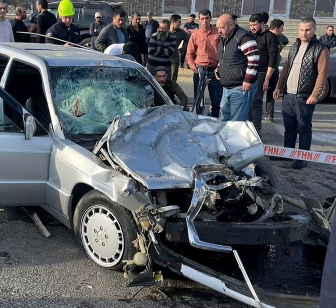 Abşeronda ağır qəza: Ölən və xəsarət alanlar var — FOTO Abşeronda ağır qəza: Ölən və xəsarət alanlar var — FOTO
