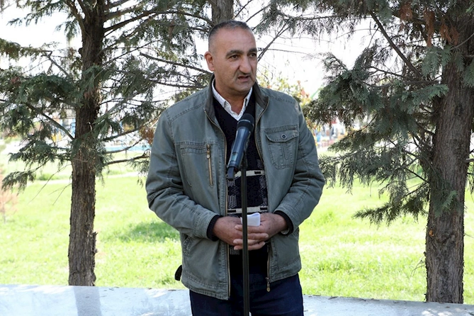Şəki şəhərinin sakinlərini Açıq mikrofona gətirən səbəblər — FOTOLAR Şəki şəhərinin sakinlərini Açıq mikrofona gətirən səbəblər — FOTOLAR