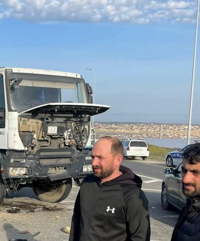 Abşeronda ağır qəza: Ölən və xəsarət alanlar var — FOTO Abşeronda ağır qəza: Ölən və xəsarət alanlar var — FOTO