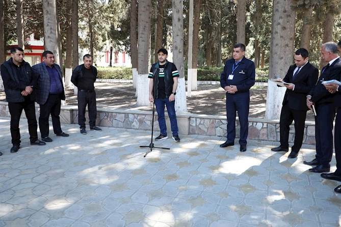 Ağdaşda Açıq mikrofon aksiyası keçirildi — FOTO Ağdaşda Açıq mikrofon aksiyası keçirildi — FOTO