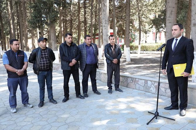 Ağdaşda Açıq mikrofon aksiyası keçirildi — FOTO Ağdaşda Açıq mikrofon aksiyası keçirildi — FOTO