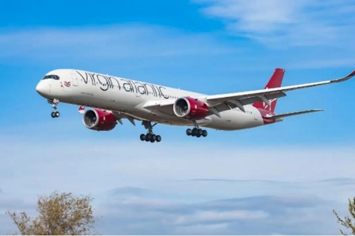 Londondan uçan təyyarə Bakıda təcili eniş etdi