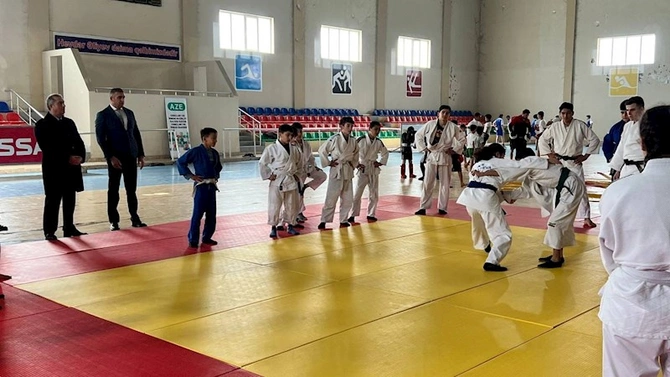 Salyanda idman bölmələrinə baxış keçirildi — FOTOLAR Salyanda idman bölmələrinə baxış keçirildi — FOTOLAR