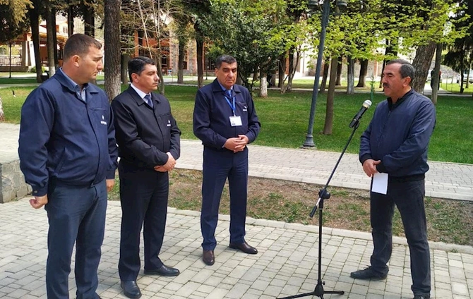 “Səyyar qəbul otağı” bu dəfə Qax sakinlərinin ixtiyarında olub — FOTOLAR “Səyyar qəbul otağı” bu dəfə Qax sakinlərinin ixtiyarında olub — FOTOLAR