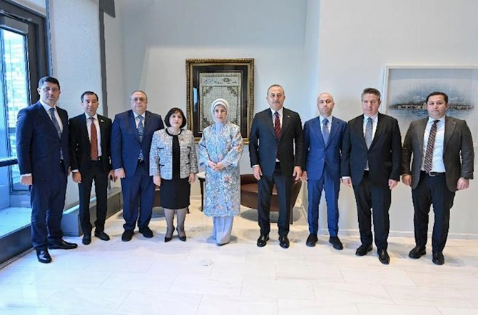 Əminə Ərdoğan zəlzələ ilə əlaqədar Azərbaycanın dəstəyini yüksək qiymətləndirib Əminə Ərdoğan zəlzələ ilə əlaqədar Azərbaycanın dəstəyini yüksək qiymətləndirib